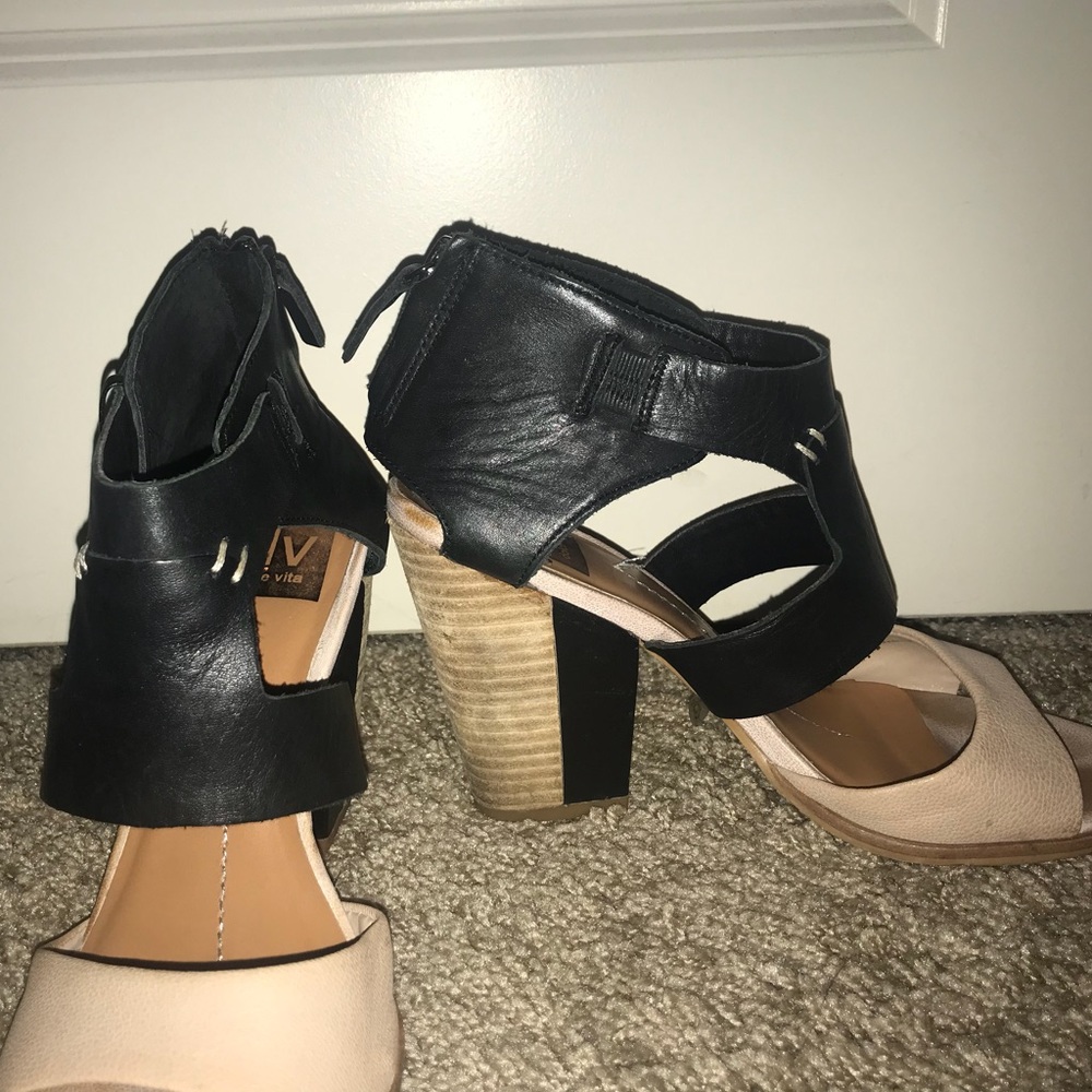 DV black and pale pink heels